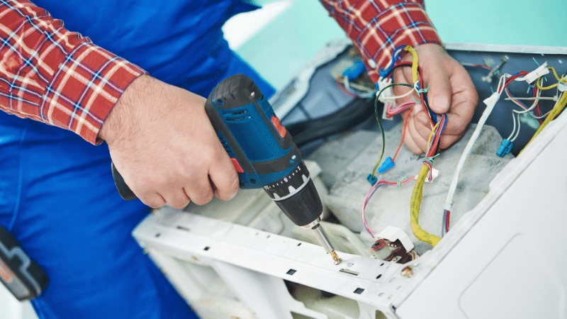 Manisa Ariston Ariston çamaşır makinesi kart tamiri – Su almama arızası orijinal parça ile giderildi. - Teknik servis örneği